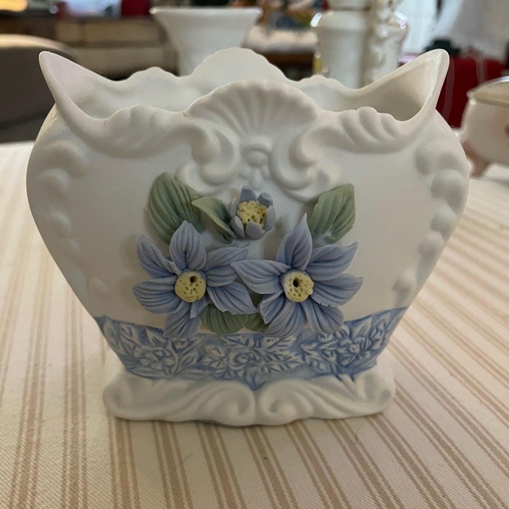 Daisy Heart Vase, beautifully crafted by Hermitage Pottery. Valentines Beauty